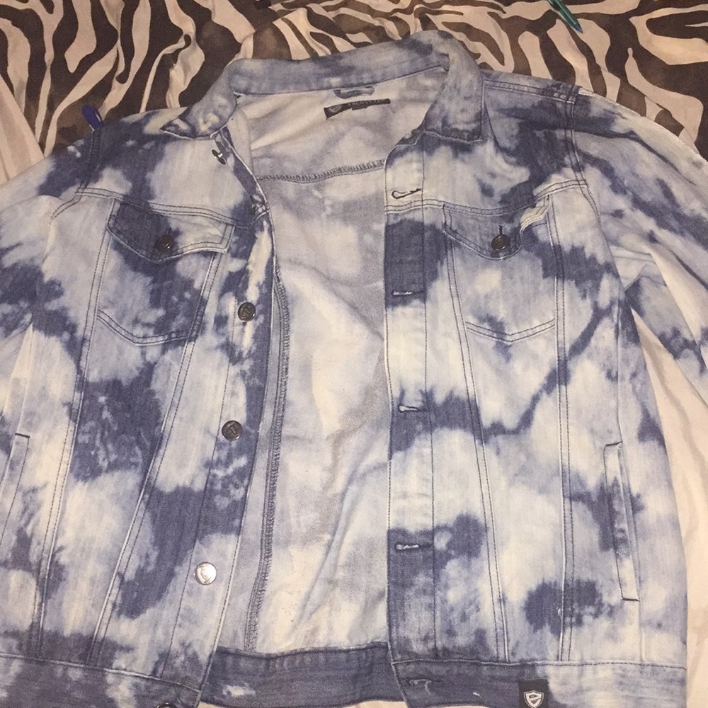 A multi color blue jean jacket 🔥